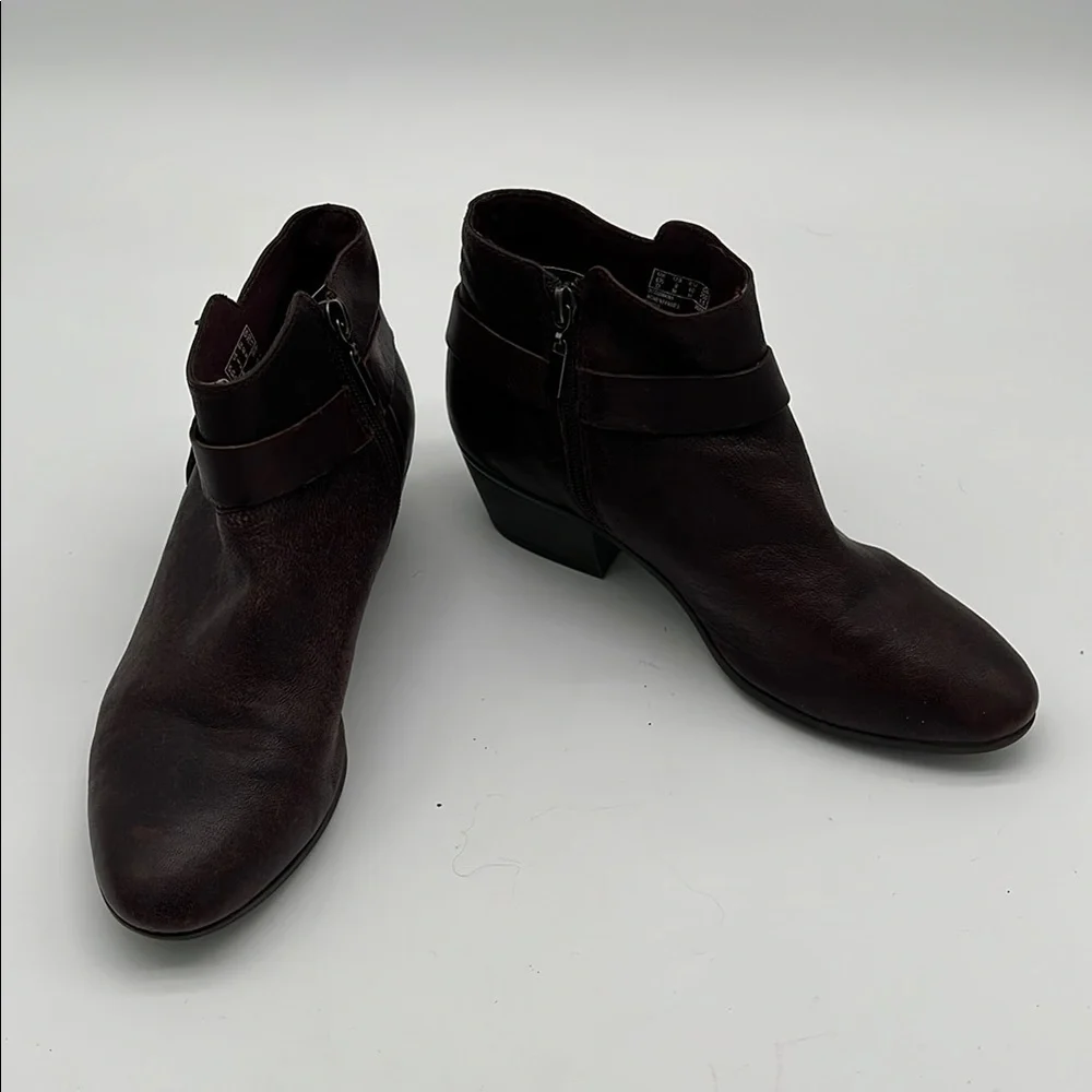 Clarks Red Leather Side Zip Ankle Booties Women Size 9 BLEMISH